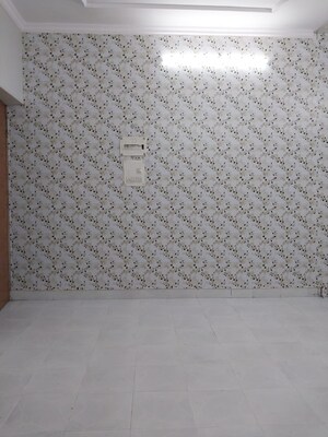 Room in 2 BHK Apartment at Paschim Vihar – for Rent