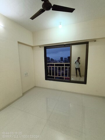 Room in 3 BHK Apartment at Aaryadeep Shri Sai Vishram CHSL, Dahisar West – for Rent