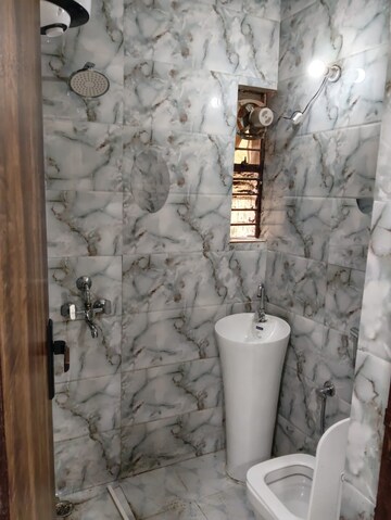 Bathroom in 1 BHK Apartment at Sector 23 Dwarka – for Rent
