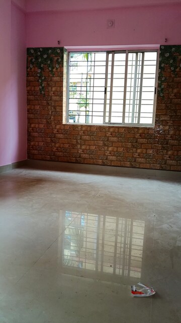 Room in 3 BHK Apartment at Kristi Villa, Chinar Park – for Rent