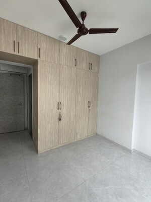 Room in 1 BHK Apartment at Shiv CHS Borivalli, Borivali West – for Rent