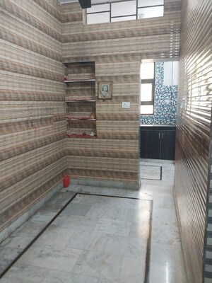 Room in 2 BHK Apartment at Paschim Vihar – for Rent