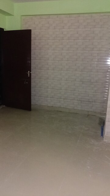 Room in 3 BHK Apartment at Kristi Villa, Chinar Park – for Rent