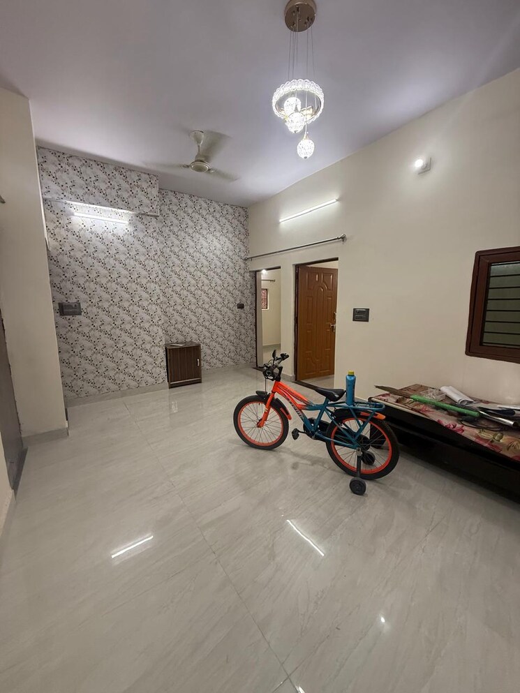 Bedroom, paschim vihar 3 Bedroom 1200 Sq.Ft. Apartment In Paschim Vihar Delhi 9277113