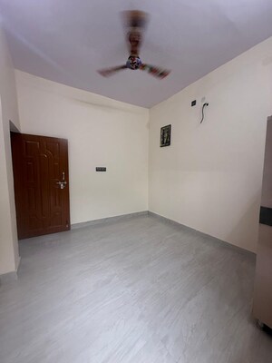 Room in 3 BHK Apartment at Paschim Vihar – for Rent