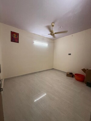 Room in 3 BHK Apartment at Paschim Vihar – for Rent