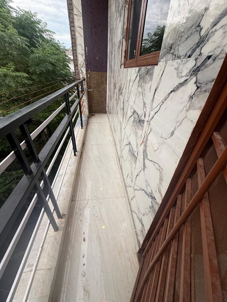 Balcony, paschim vihar 3 Bedroom 1200 Sq.Ft. Apartment In Paschim Vihar Delhi 9277113