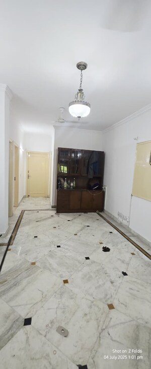 Room in 4 BHK Builder Floor at Sarvodaya Enclave – for Rent