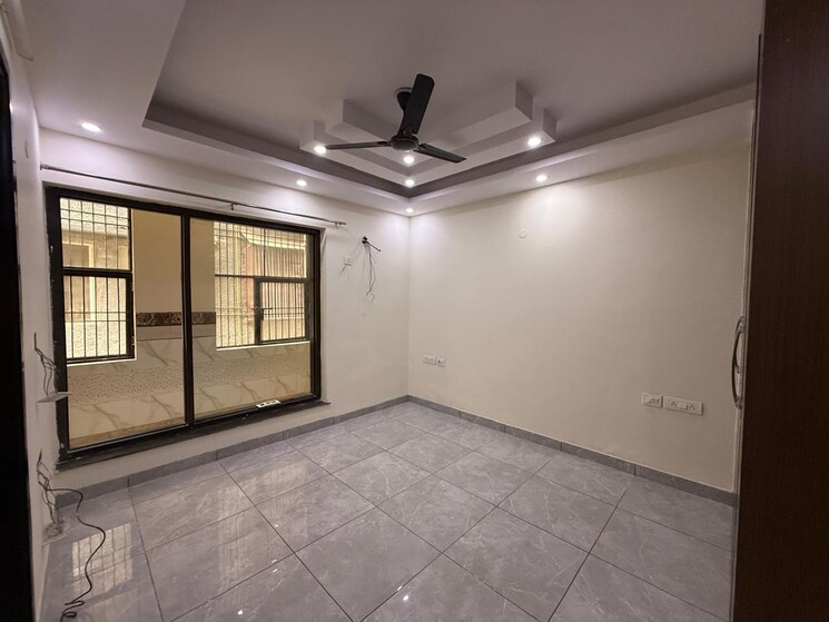 Room, paschim vihar 3 Bedroom 1800 Sq.Ft. Apartment In Paschim Vihar Delhi 9277153