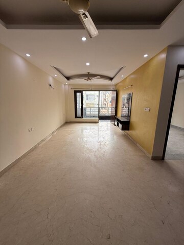 Room in 3 BHK Apartment at Paschim Vihar – for Rent