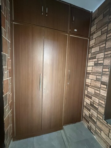 Furnished Amenities in 3 BHK Apartment at Paschim Vihar – for Rent