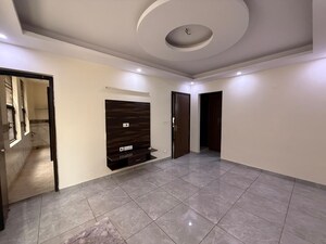 Room in 3 BHK Apartment at Paschim Vihar – for Rent