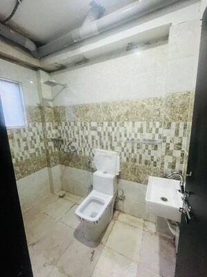 Bathroom in 1 RK Builder Floor at Sector 40 – for Rent
