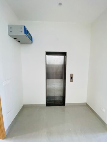 Room in Studio Builder Floor at Sector 50 – for Rent