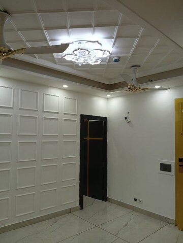 Room in 3 BHK Apartment at Panchsheel Greens II, Sector 16 Greater Noida – for Sale
