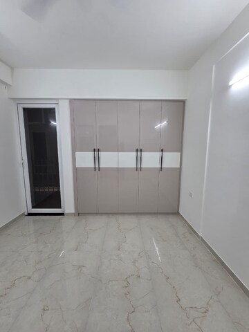 Room in 2.5 BHK Builder Floor at Smart World Gems, Sector 89 – for Sale