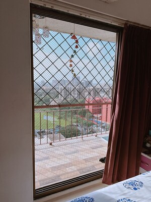 Room in 1 BHK Apartment at Malad West – for Sale