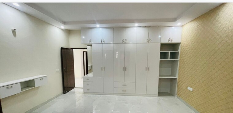 Room, kharar road 4 Bedroom 183 Sq.Yd. Independent House In Kharar Road Mohali 9277611