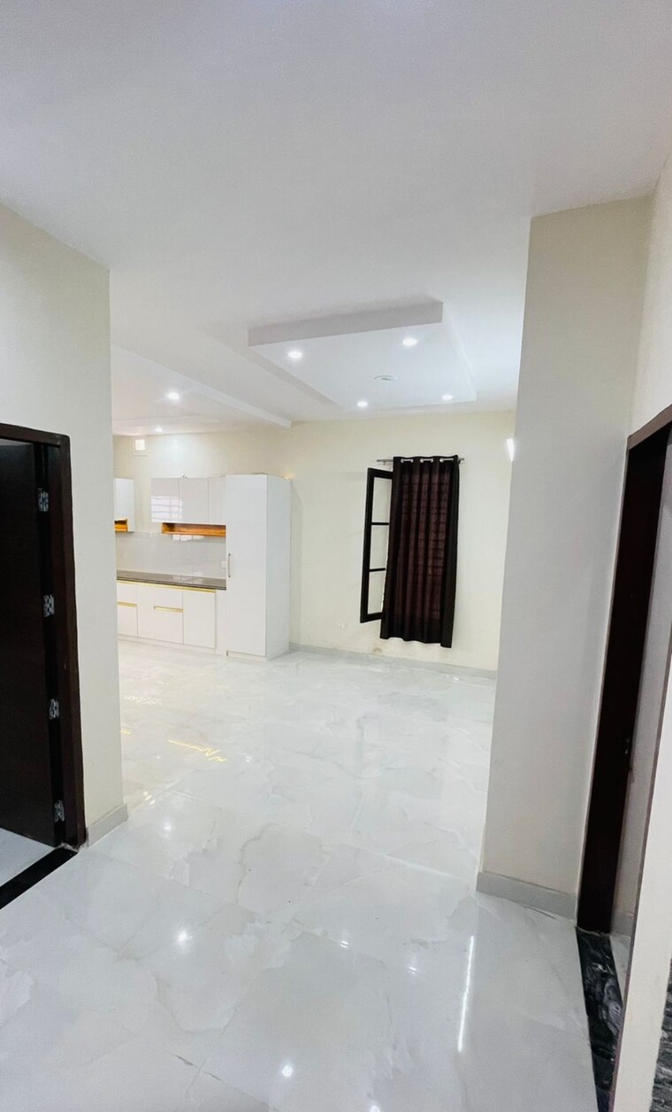 Room, kharar road 4 Bedroom 183 Sq.Yd. Independent House In Kharar Road Mohali 9277611