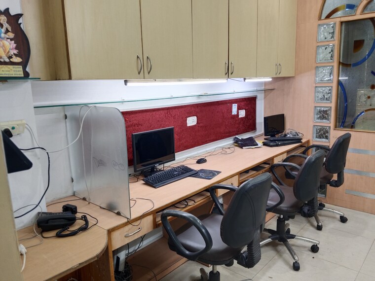 Team Area, netaji subhash place Commercial Office Space 278 Sq.Ft. In Netaji Subhash Place Delhi 9277533