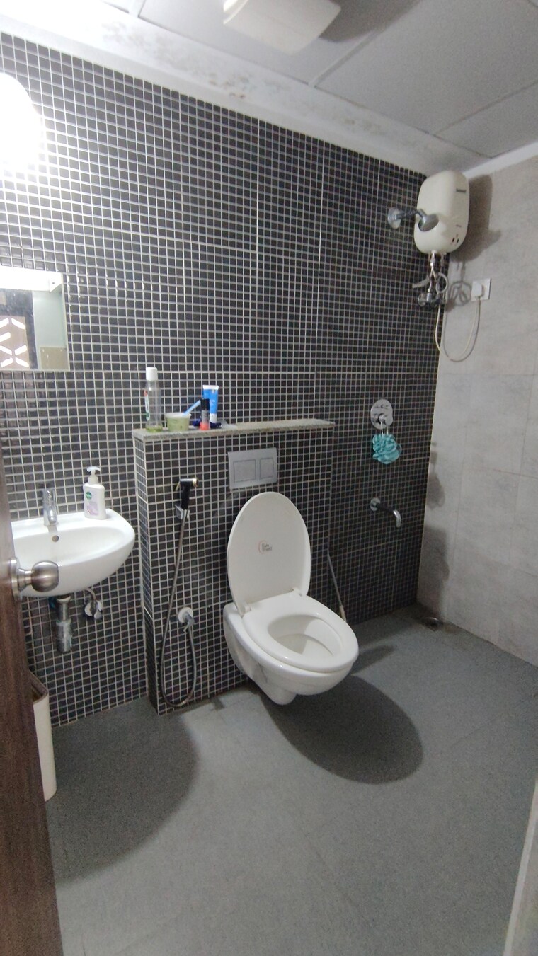 Bathroom, lodha-palava-downtown 2 Bedroom 610 Sq.Ft. Apartment In Dombivli East Thane 9277570