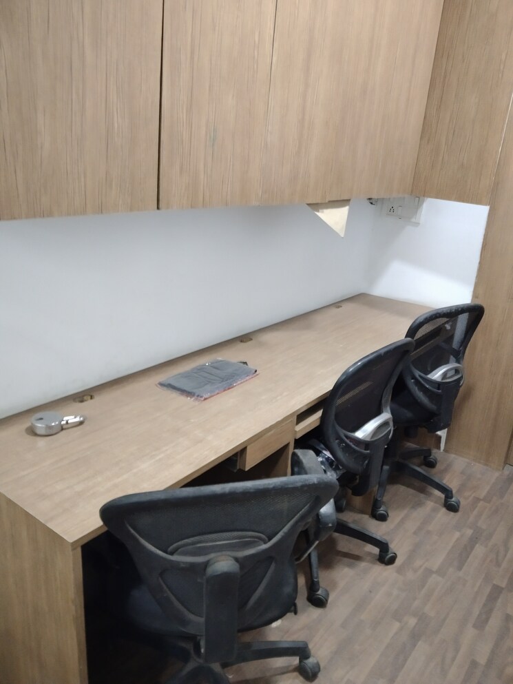 Team Area, netaji subhash place Commercial Office Space 375 Sq.Ft. In Netaji Subhash Place Delhi 9277582