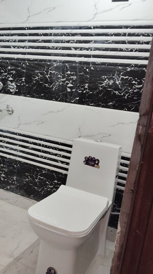 Furnished Amenities in 1.5 BHK Builder Floor at Govindpuri – for Sale