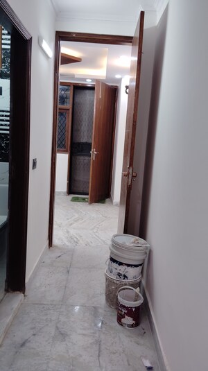 Building Lobby in 1.5 BHK Builder Floor at Govindpuri – for Sale