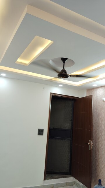 Furnished Amenities in 1.5 BHK Builder Floor at Govindpuri – for Sale