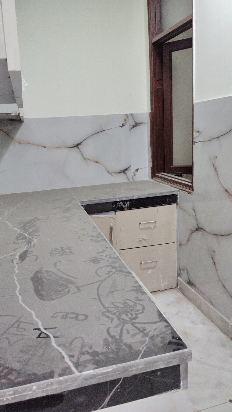 Bathroom, govindpuri 3 Bedroom 110 Sq.Yd. Builder Floor In Govindpuri Delhi 9277591