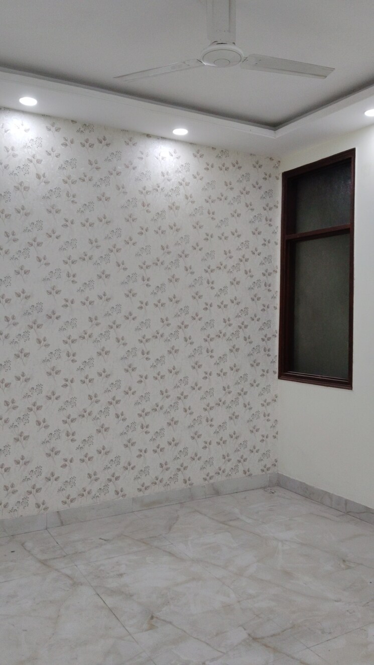 Room, govindpuri 3 Bedroom 110 Sq.Yd. Builder Floor In Govindpuri Delhi 9277591