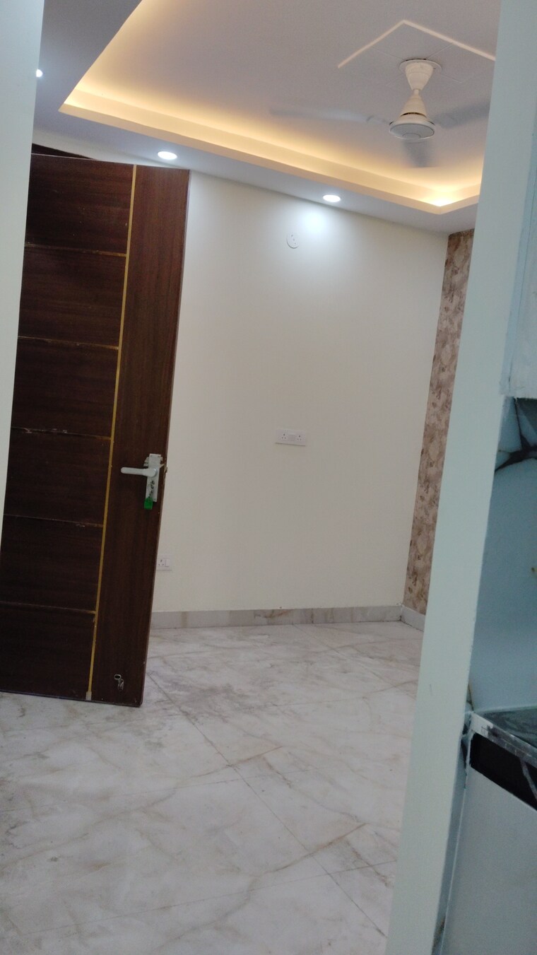 Room, govindpuri 3 Bedroom 110 Sq.Yd. Builder Floor In Govindpuri Delhi 9277591