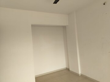Room in 1 BHK Apartment at Blue Diamond Apartment Malad, Malad West – for Sale