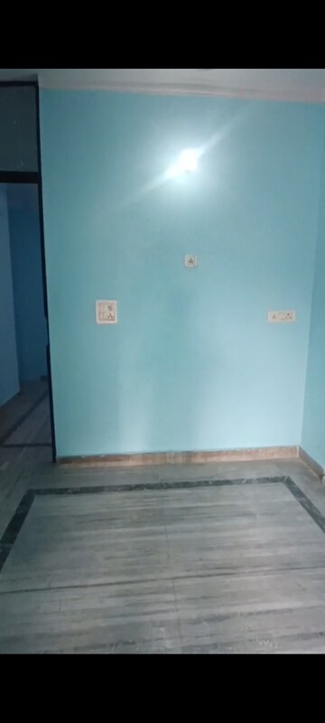 Room in 1.5 BHK Builder Floor at Govindpuri – for Rent
