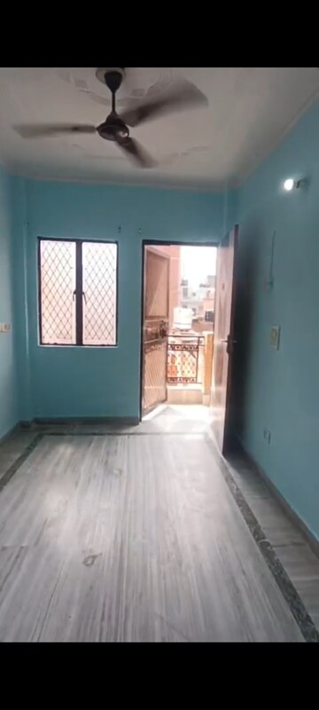 Room in 1.5 BHK Builder Floor at Govindpuri – for Rent