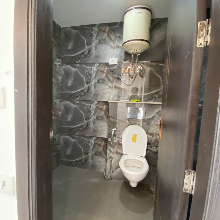 Bathroom, chattarpur 3 Bedroom 1200 Sq.Ft. Builder Floor In Chattarpur Delhi 9277695