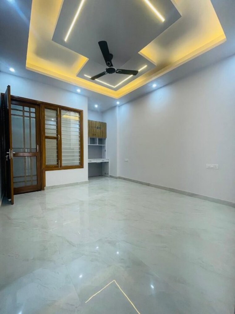 Room, sahastradhara road 3.5 Bedroom 2600 Sq.Ft. Villa In Sahastradhara Road Dehradun 9277596