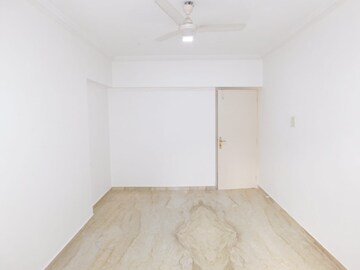 Room in 3 BHK Apartment at Dheeraj Gaurav Heights, Jogeshwari West – for Rent