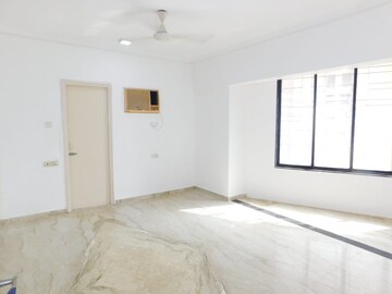 Room in 3 BHK Apartment at Dheeraj Gaurav Heights, Jogeshwari West – for Rent