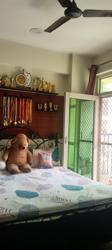 Furnished Amenities in 3.5 BHK Apartment at Gaur City 6th Avenue, Sector 4 Greater Noida – for Sale