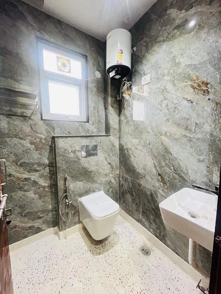 Bathroom, sector 40 Studio 649 Sq.Ft. Builder Floor In Sector 40 Gurgaon 9277664