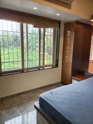 Room in 3 BHK Apartment at Kabra Metro One, Andheri West – for Rent