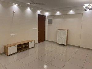 Room in 2 BHK Apartment at Prestige Royale Gardens, Gantiganahalli – for Rent