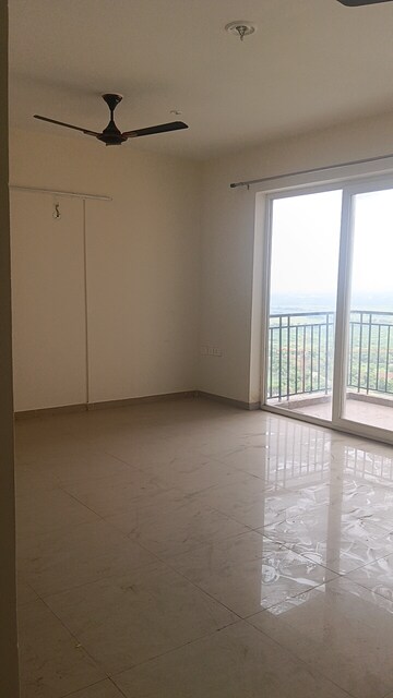 Room in 3 BHK Apartment at Sam Palm Olympia, Sector 16c Greater Noida – for Sale