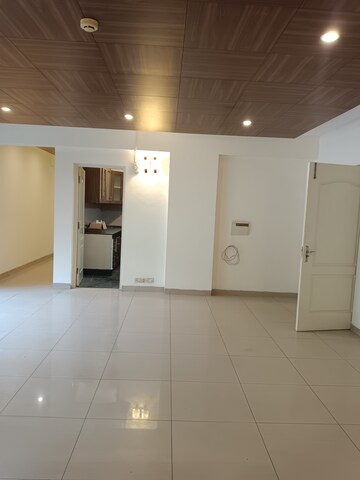 Room in 4 BHK Apartment at Central Park I, Sector 42 – for Rent