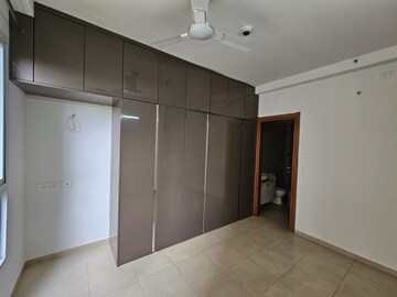 Room in 2 BHK Apartment at Bhartiya Nikoo Homes, Thanisandra Main Road – for Rent