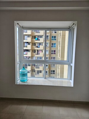 Room in 2 BHK Apartment at Bhartiya Nikoo Homes, Thanisandra Main Road – for Rent