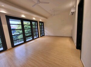 Room in 5 BHK Villa at Tulip Ivory Villas, Sector 70 – for Sale