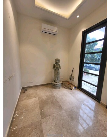 Room in 5 BHK Villa at Tulip Ivory Villas, Sector 70 – for Sale