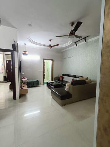 Master Bedroom in 2.5 BHK Builder Floor at Sector 38 – for Rent